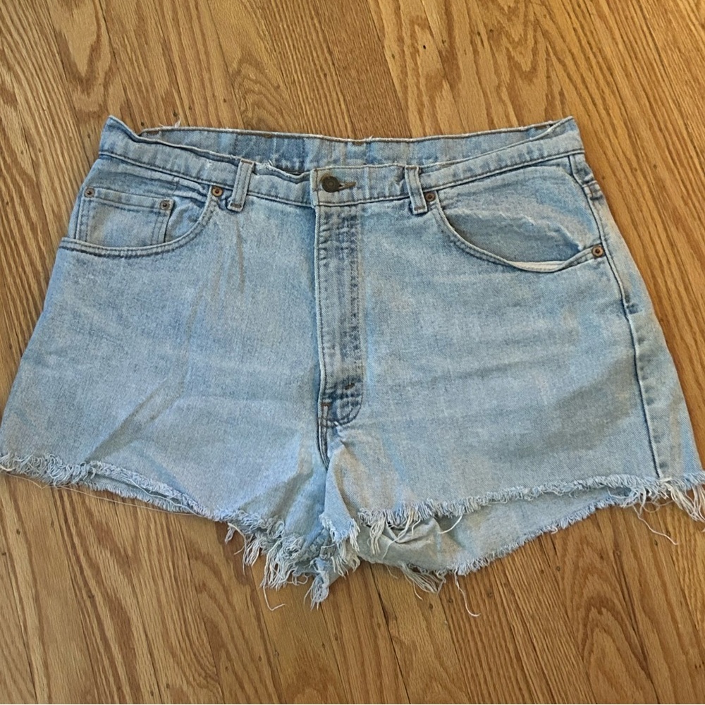 Authentic vintage Levi shorts - Picture 2 of 10